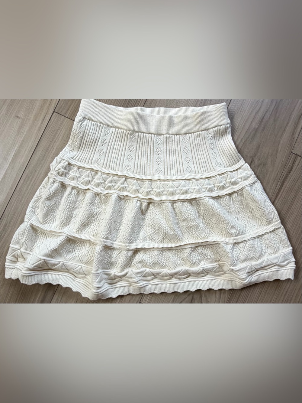 Willow & Wind Anthropology Women's Cream Knit Tiered Mini Skirt sz Medium